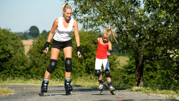 A young mother roller skating — Stock Photo, Image