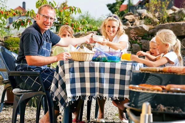 Family having a barbecue in the — Stock Photo, Image