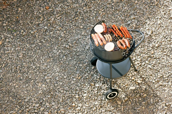 Barbecue grill avec viande et — Photo