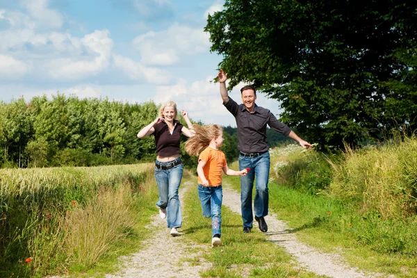 Familia feliz (madre, padre — Foto de Stock