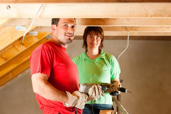 DIY couple in home — Stock Photo, Image
