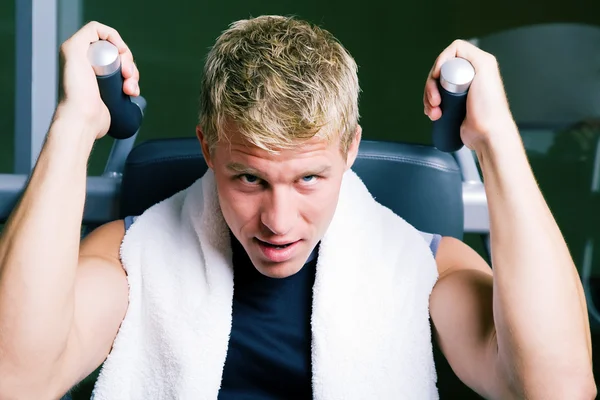Man working out in the Gym on — Stock Photo, Image