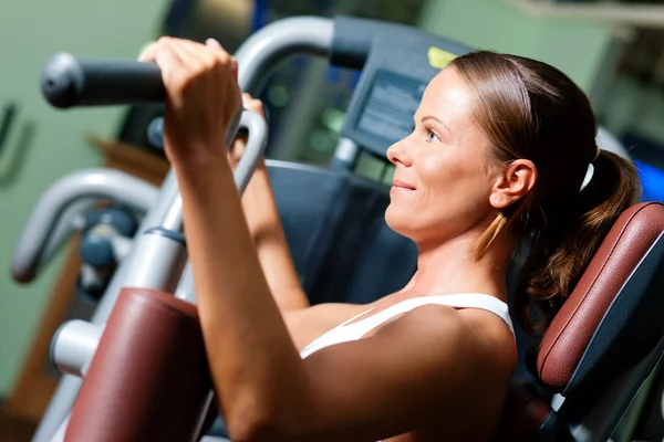 Woman doing fitness training — Stock Photo, Image