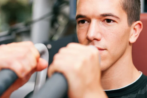 Man doing fitness training on a — Stock Photo, Image