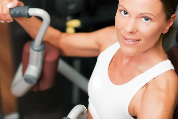 Kobieta robi szkolenia fitness — Zdjęcie stockowe