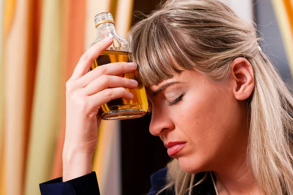 Woman sitting at home drinking — Stock Photo, Image