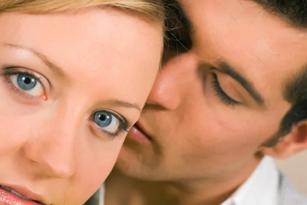 Couple with a rather strange — Stock Photo, Image
