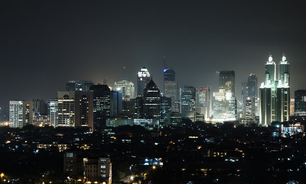 Ночной горизонт с ярким
