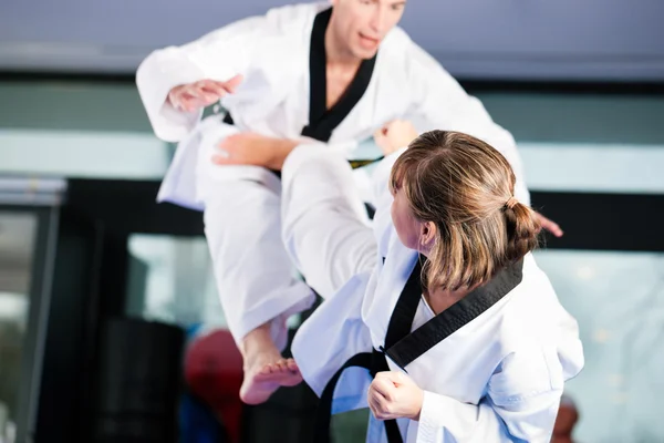 Em um ginásio em artes marciais — Fotografia de Stock