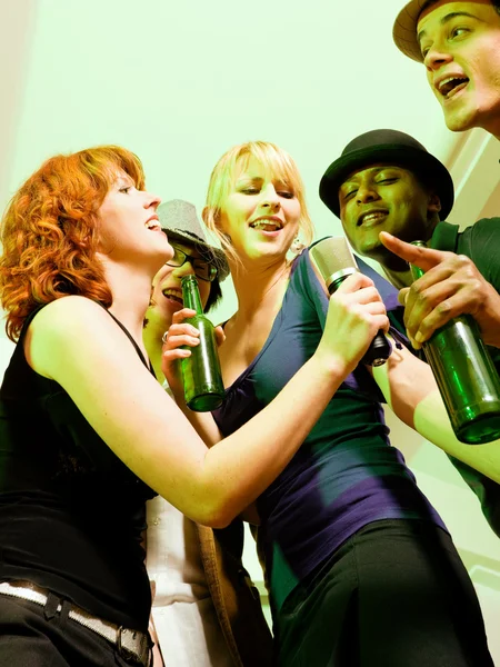 O imprezę karaoke — Zdjęcie stockowe
