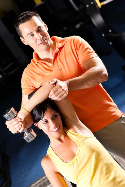 Young woman lifting a dumbbell — Stock Photo, Image