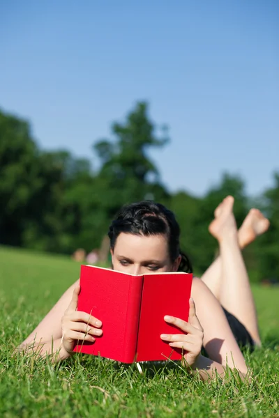 Woman reading book in the — Stock Photo, Image
