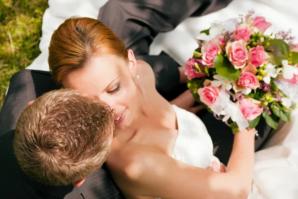 커플 포옹, 결혼식은 — 스톡 사진