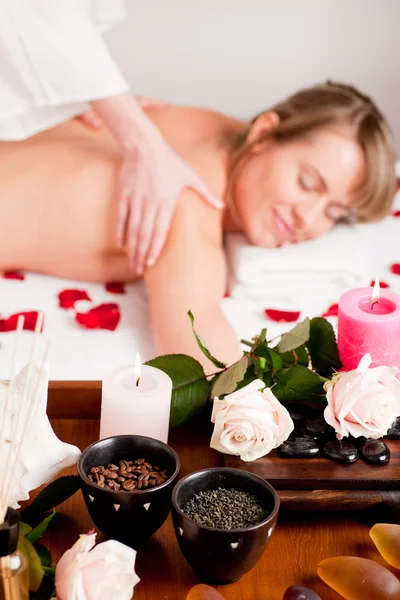 Woman enjoying a massage in a — Stock Photo, Image