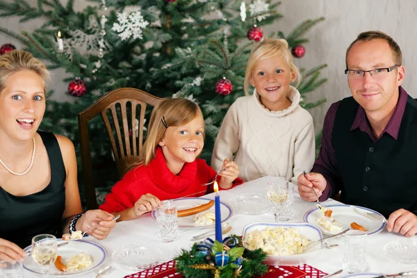Bir traditiona yemek aile — Stok fotoğraf