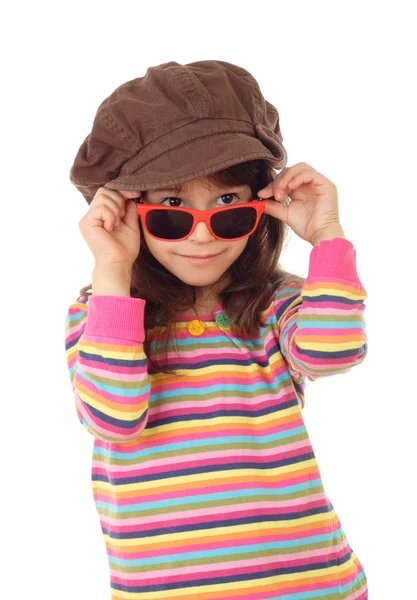 Usměvavá holčička v čepici a brýle — Stock fotografie