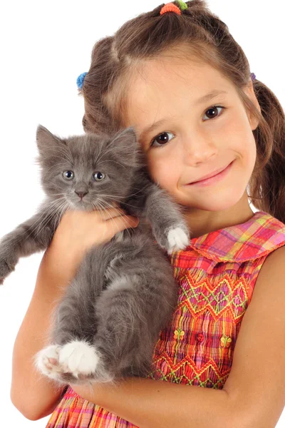 Kleines Mädchen mit grauer Miezekatze — Stockfoto