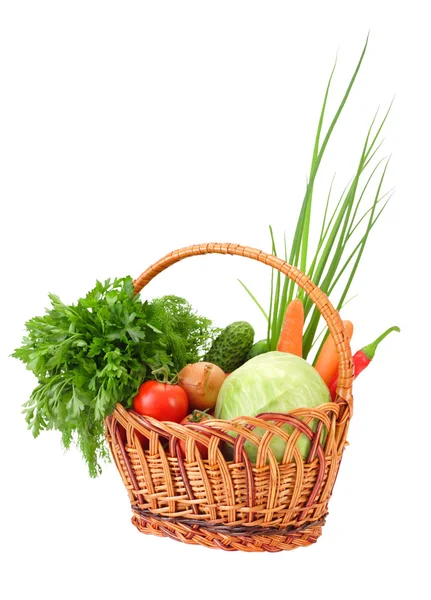Korbflechter Mit Gemüse Isoliert Auf Weiß — Stockfoto
