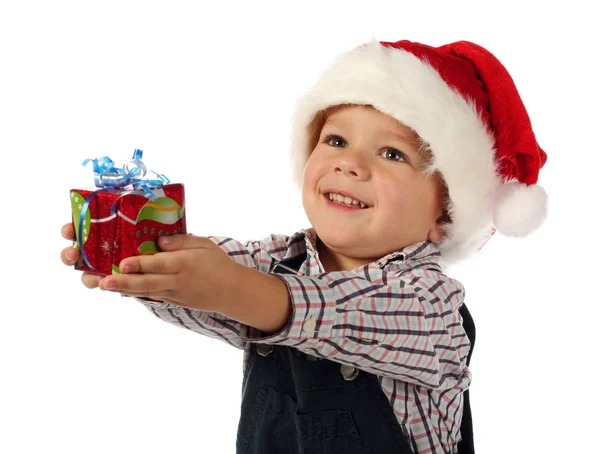 微笑的小男孩与小圣诞礼品盒 — 图库照片
