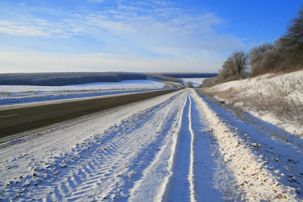 Zonnige Winter Voorsteden Weg Bedekt Met Witte Sneeuw Onder Een — Stockfoto