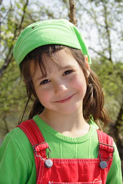 Porträt Eines Lächelnden Kleinen Mädchens — Stockfoto