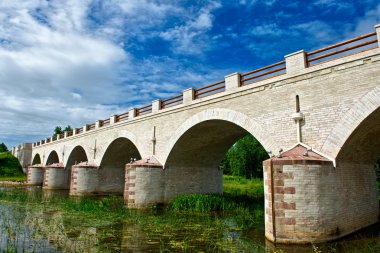 restore edilmiş taş köprü, Estonya
