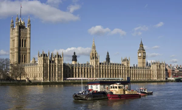 Westminster Sarayı Tekneler Thame Nehir Londra — Stok fotoğraf