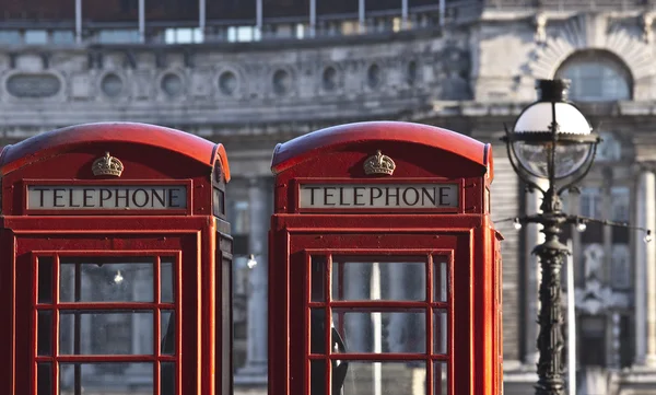 伦敦眼附近的红色电话 — 图库照片