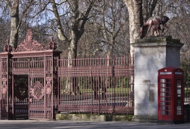 talephone kutusu ve hyde Park'a giriş