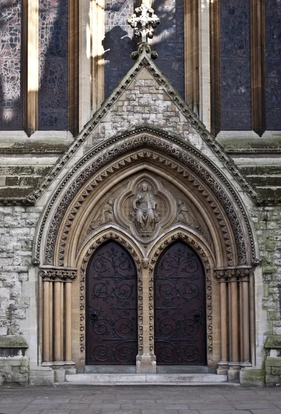 Entrance to Catholic church — Stockfoto