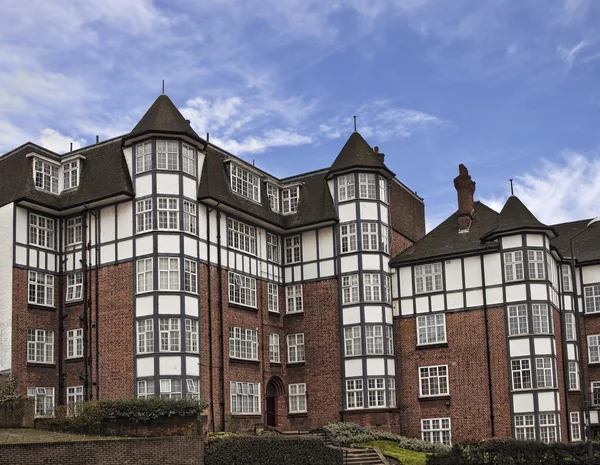 Tudor styl budovy v Londýně — Stock fotografie