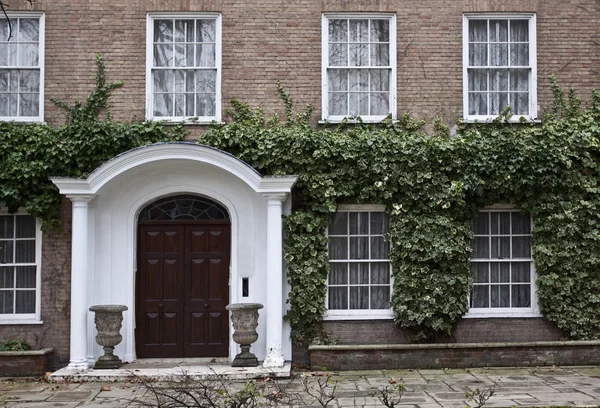 Дом в английском стиле в Лондоне — стоковое фото