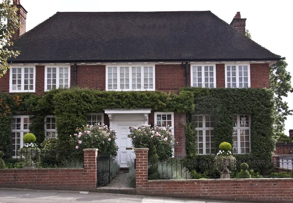 Engelse stijl house in Londen — Stockfoto