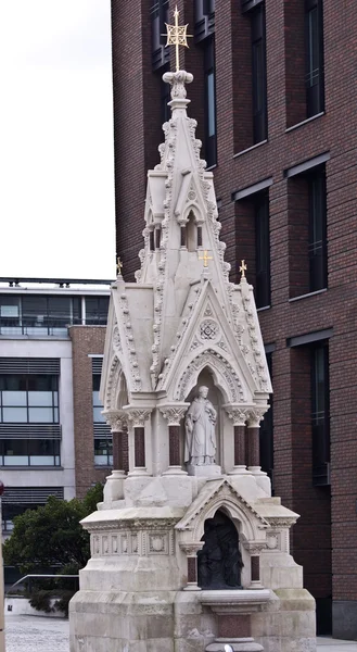 St. Paul'ın Cathedral yakınındaki dini anıt — Stok fotoğraf
