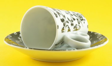 çay tabağı ile fincan