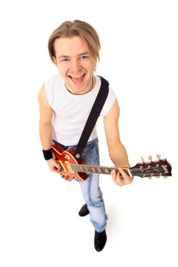 genç çocuk bir yere üstünde izole elektrik gitar ile beyaz arka plan