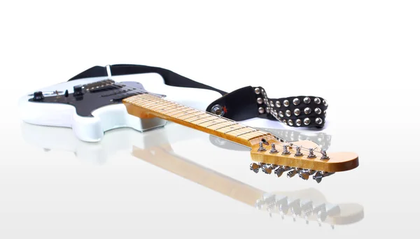 Electirc guitarra instrumento blanco cuerda de música rock — Foto de Stock
