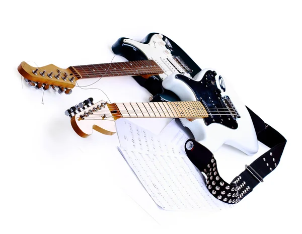 Elektrická kytara izolovaných na bílém pozadí s ořezovou cestou. — Stock fotografie