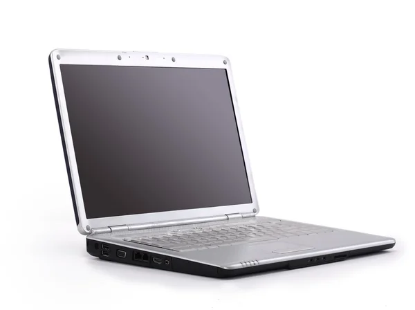 Un computer portatile moderno e un topo senza fili con riflessione su una surf di vetro — Foto Stock