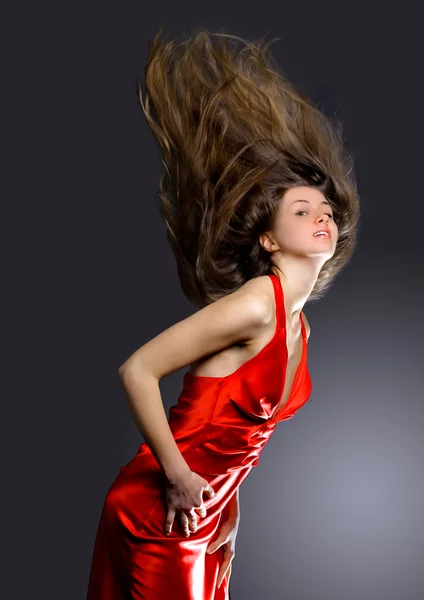 Porträtt av en vacker dansande flicka. se mer dansande flickor — Stockfoto
