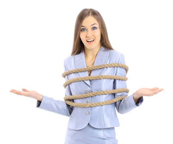 Красивая деловая женщина, завязанная веревкой — стоковое фото