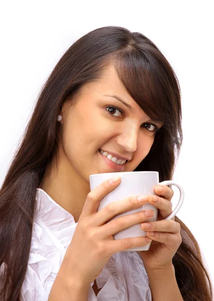 La donna d'affari con una tazza su uno sfondo bianco — Foto Stock