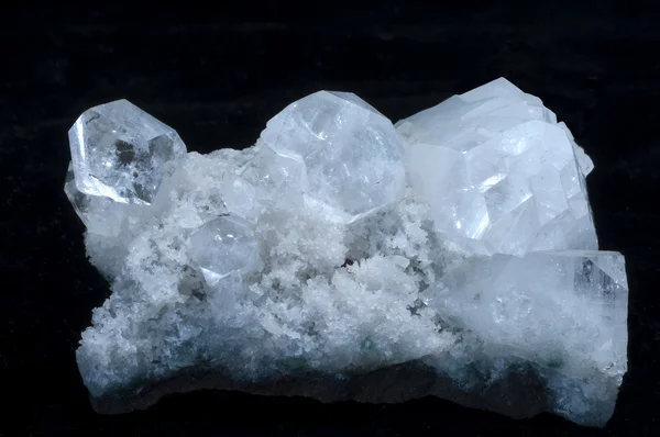 Pierre de cristal d'aspophyllite — Photo