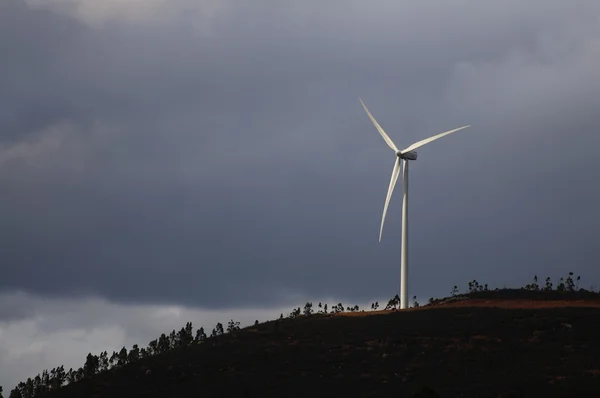 Windmolen Top Van Een Berg Alleen Elektriciteit Wekken — Stockfoto
