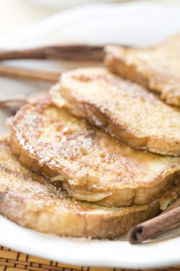 peynir ve tarçınlı tost