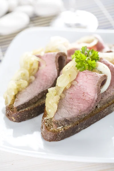 Smörgås med stekt uppfyller — Stockfoto