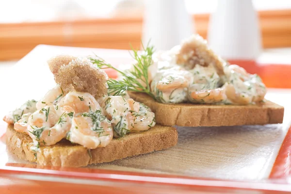 Sandwich aux crevettes grillées — Photo