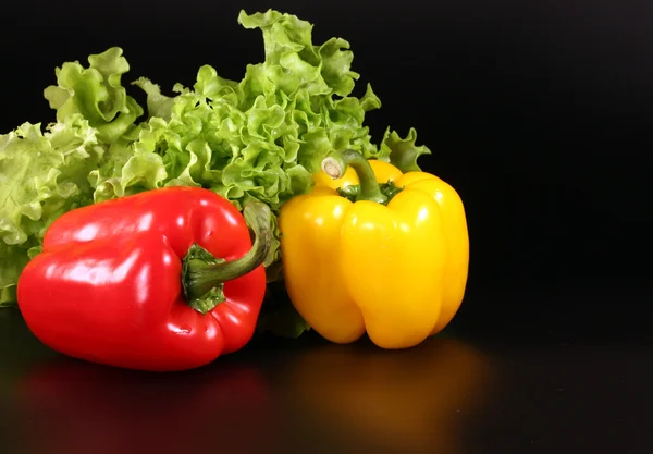 Red Yellow Peppers Black — Stock Photo, Image