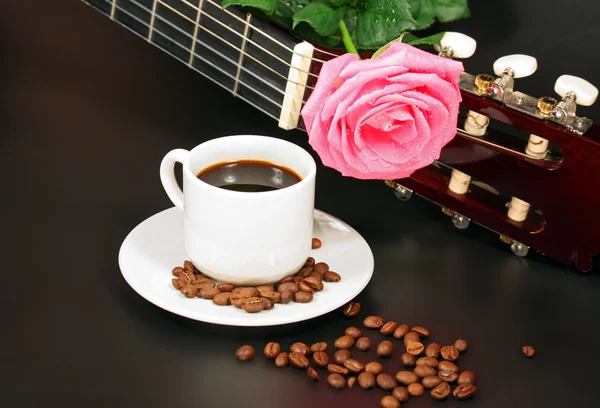 Coffe, pink rose and guitar — Stock Photo, Image