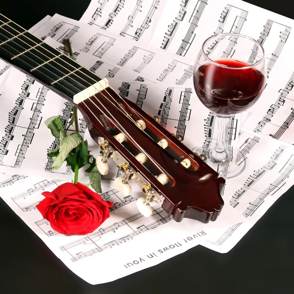 Poznámky, víno a růže Stock Obrázky